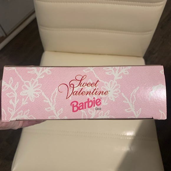 NIB Sweet Valentine Barbie - Picture 3 of 9